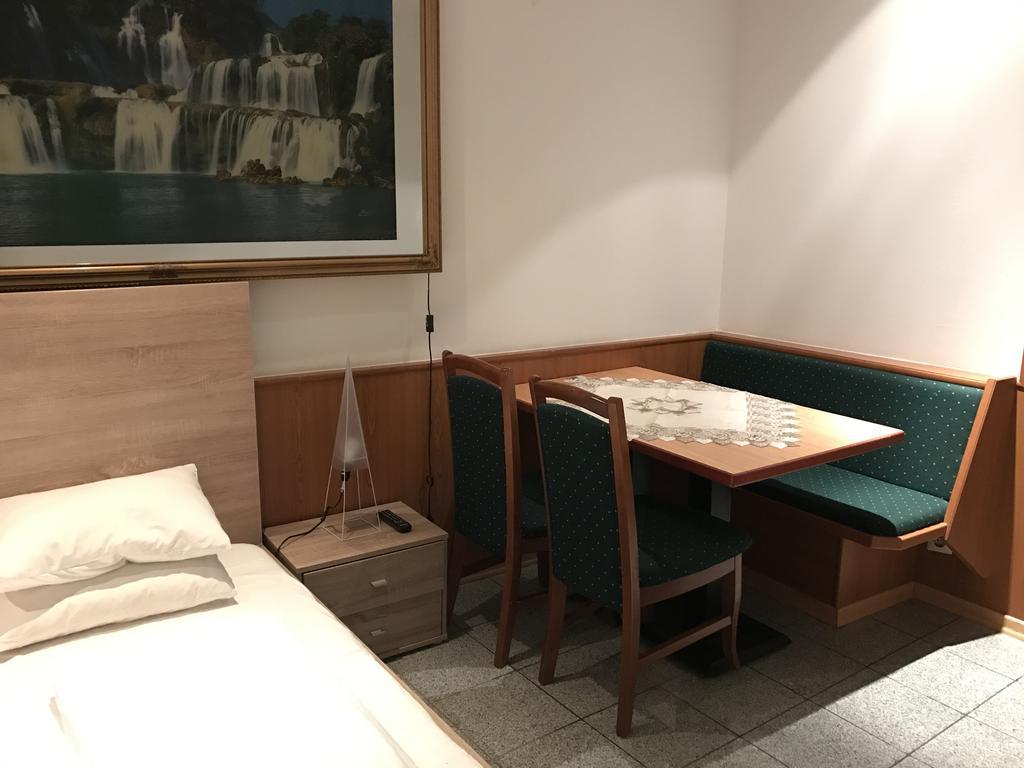 ウィーン カフェ 1988 Bed & Breakfast エクステリア 写真
